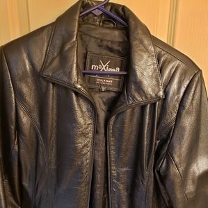 L👀k! Women's leather jacket